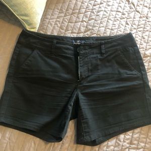 American Eagle Midi Stretch Black Shorts.